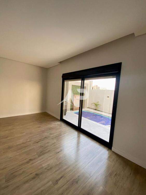 Suíte com vista para a piscina