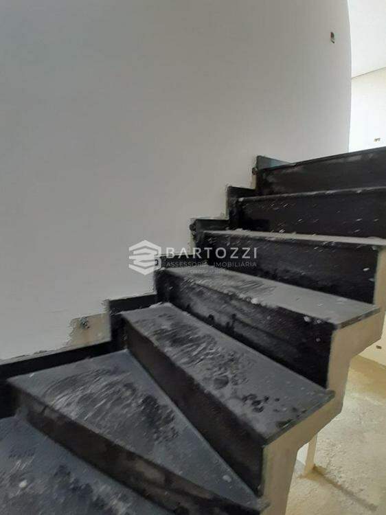 ESCADA AO PISO SUPERIOR