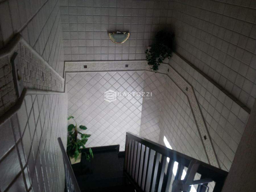 ESCADA PARA PISO SUPERIOR