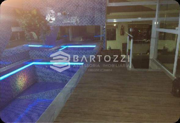 PISCINA COM TETO RETRáTIL