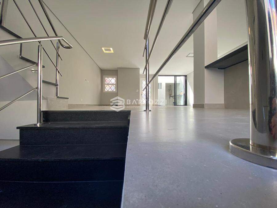 ESCADA ACESSO PISO SUPERIOR