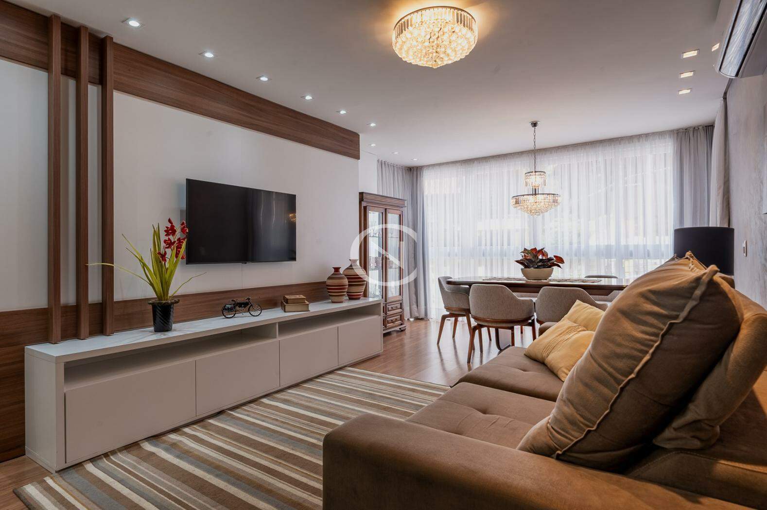 APARTAMENTO COM 2 DORMITÓRIOS NO CENTRO DE GRMADO | Centro  | Gramado