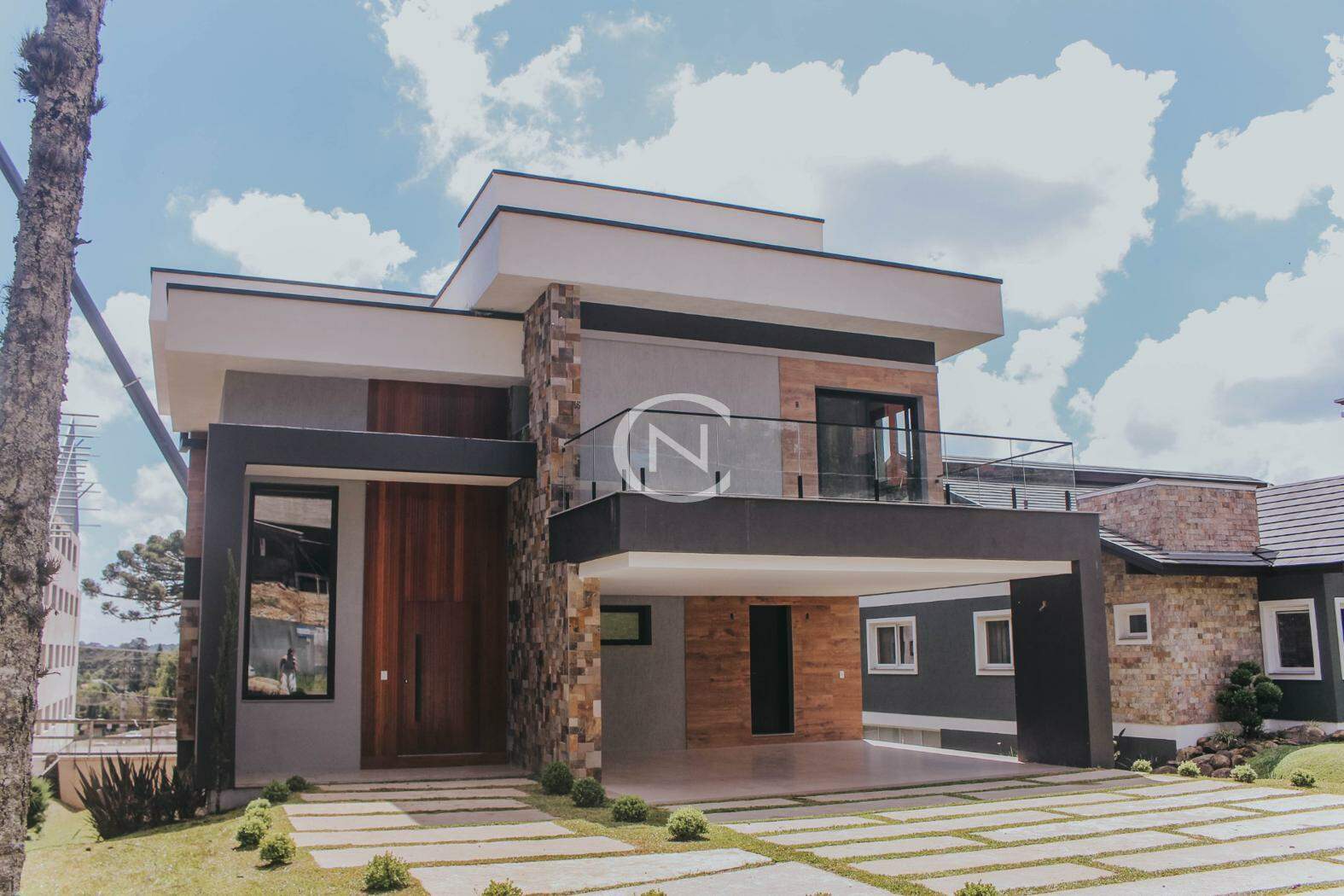 CASA COM 317 M² NO CENTRO DE CANELA/RS | Altos Pinheiros | Canela