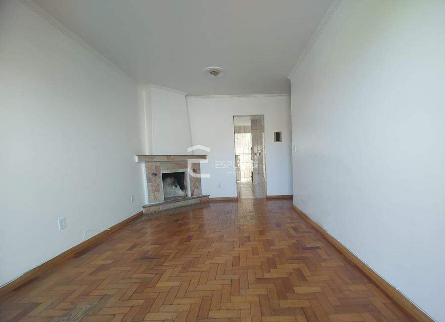 SALA COM LAREIRA