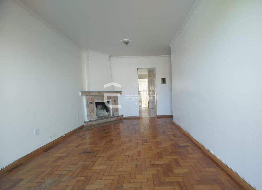 SALA COM LAREIRA