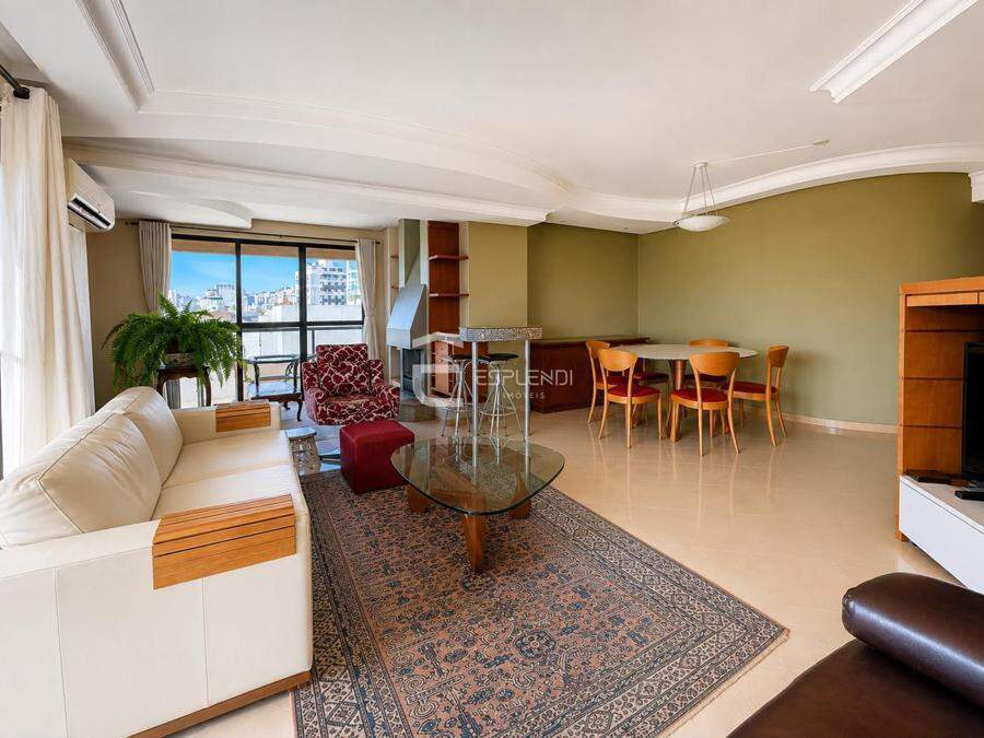 SALA DE ESTAR COM LAREIRA