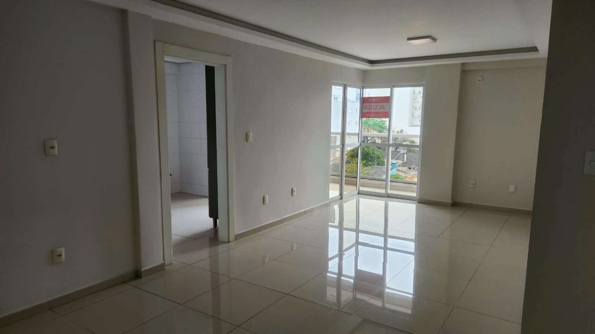 Apartamento para alugar com 3 dormitórios, 2 banheiros, 2 vagas de garagens e 128m² de área privativa no bairro Jardim Itália