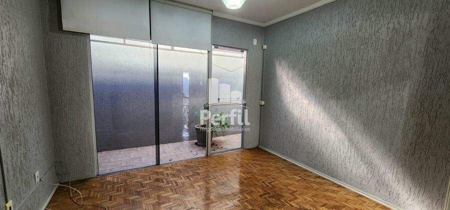 SALA COM FOSSO DE LUZ